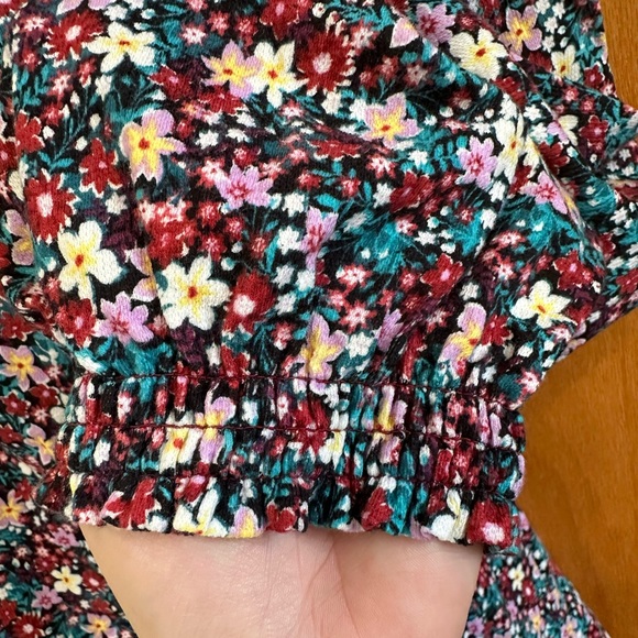 NWT. Women’s beautiful floral top. Size 0X. - Picture 4 of 10